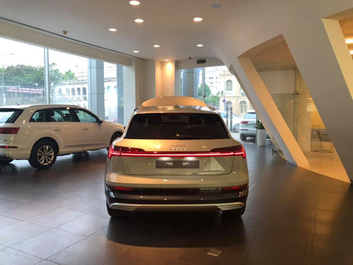 Audi E-Tron hiện chưa được bán ra chính thức tại thị trường Việt Nam Audi E-Tron hiện chưa được bán ra chính thức tại thị trường Việt Nam